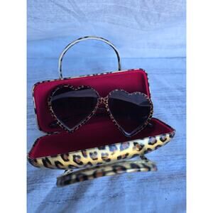 Retro Heart Leopard Sunglasses Women’s Fashion Accessory LP2854G